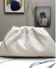 Сумка Bottega Veneta The Pouch White Woven Clutch